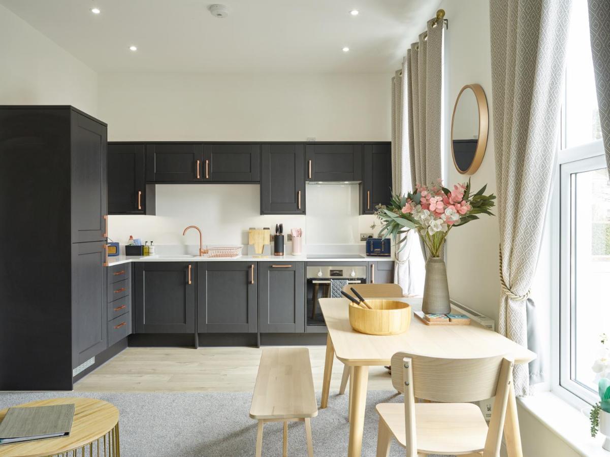 Curb Properties - Super 2 Bed Apartment 5 Min From Town Centre Cheltenham Buitenkant foto