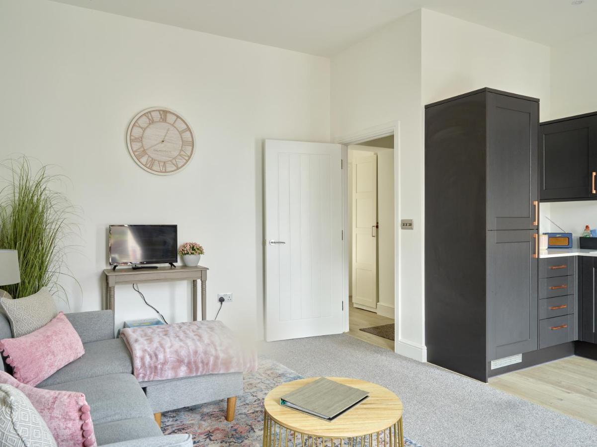 Curb Properties - Super 2 Bed Apartment 5 Min From Town Centre Cheltenham Buitenkant foto