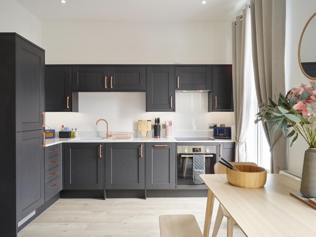Curb Properties - Super 2 Bed Apartment 5 Min From Town Centre Cheltenham Buitenkant foto