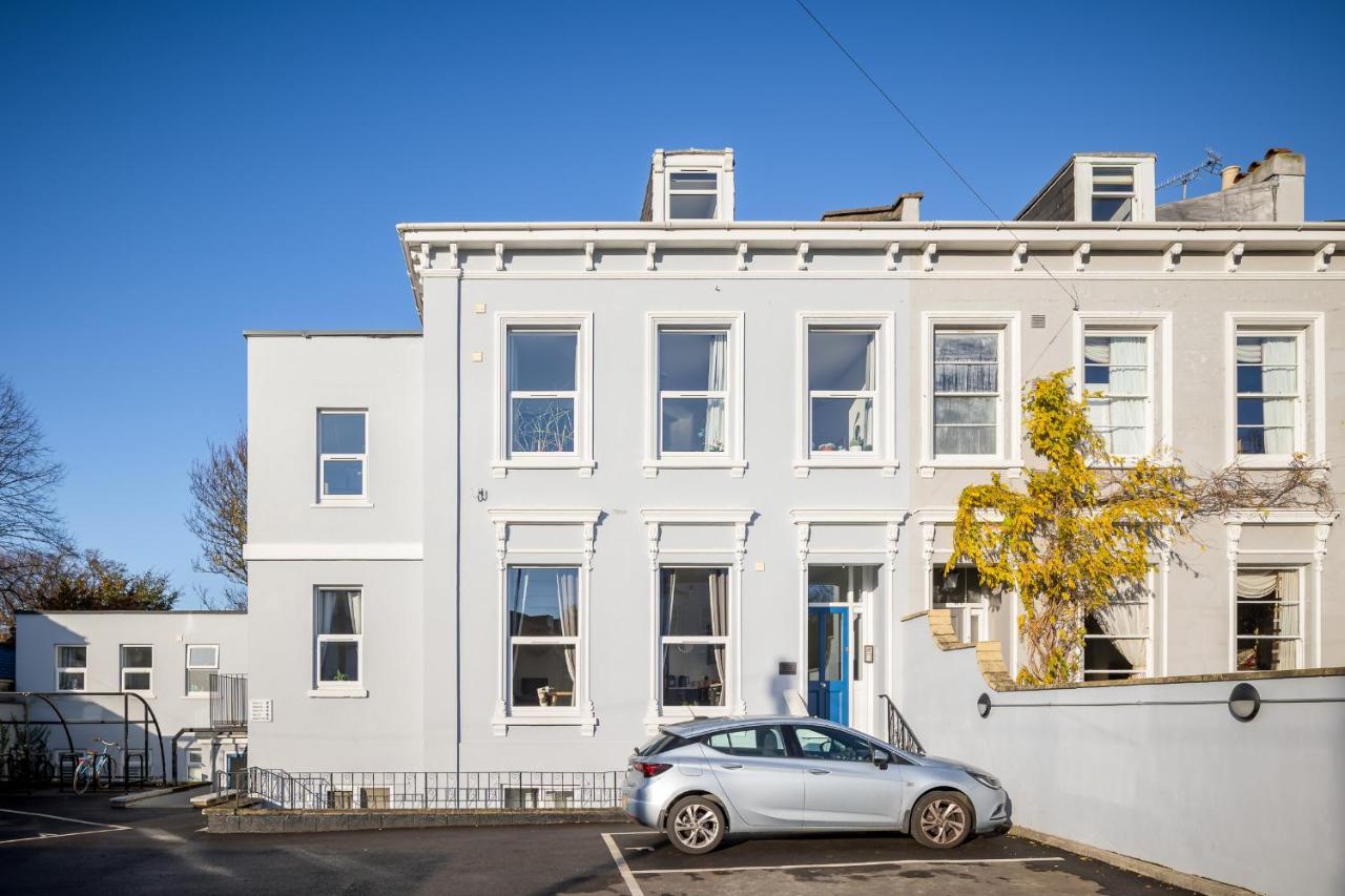 Curb Properties - Super 2 Bed Apartment 5 Min From Town Centre Cheltenham Buitenkant foto